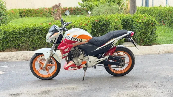 CB 300 HONDA EXCLUSIVA 