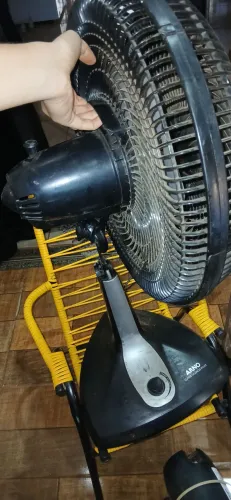 VENDO ESSES VENTILADORES USADOS PRA ARRUMAR OU TIRAR PEÇAS.