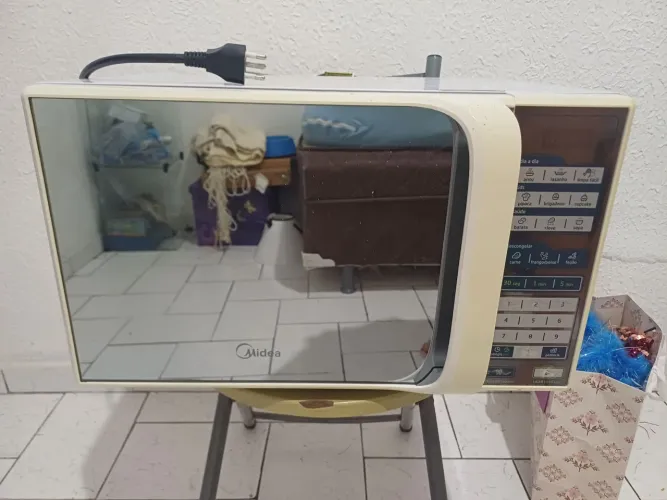 Micro-ondas Midea 31L