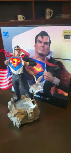 Iron studios Clark Kent Deluxe art scale 1/10 - DC comics