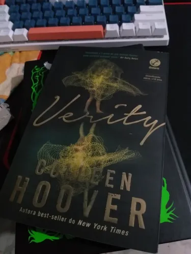 Livro Verity - Colleen Hoover (Seminovo)