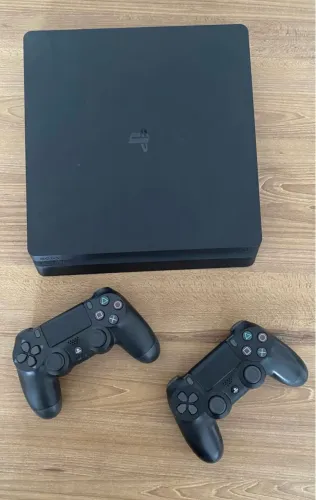 PS4-slim 1TB com dois controles - Usado excelente