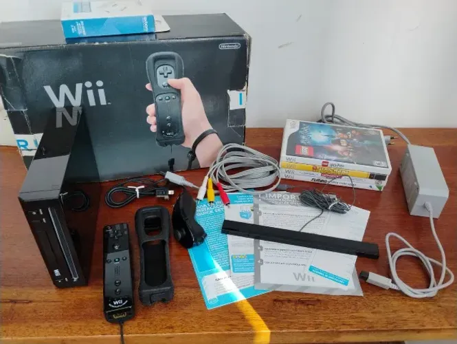 Nintendo Wii Preto Usado - RVL-101 Family Edition + Jogos e brinde
