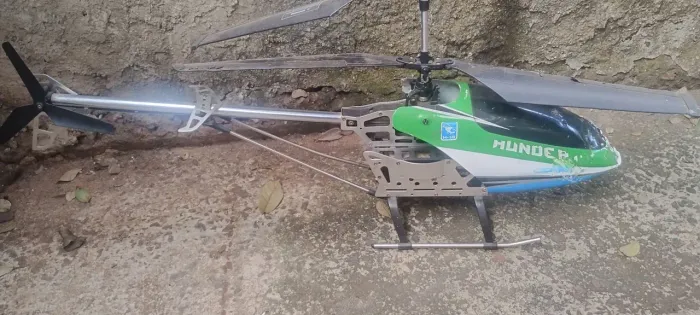 Helicóptero de controle remoto, Thunder Candide pra retirar peças 