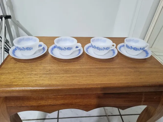 Conjunto 4 xícaras com pires de chá Termo Rey