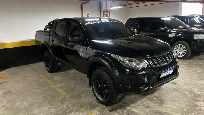 Mitsubishi L200 Triton Sport GLX 2.4 CD Diesel Mec. 2020