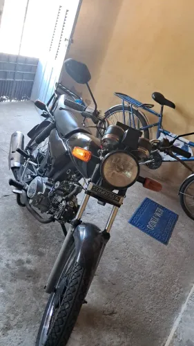 Moto toda boa com documentação