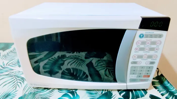 Microondas Electrolux 20 litros funcionando perfeitamente