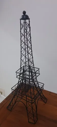 Torre Eifhel em Ferro ,preta