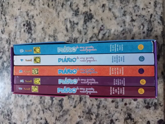 Box diário de uma garota nada popular