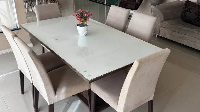 Conjunto Mesa Luxo Seis Cadeiras - Estado de Nova