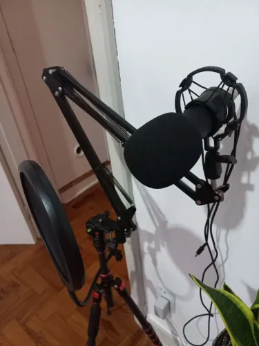 Microfone profissional para criadores de conteúdo 