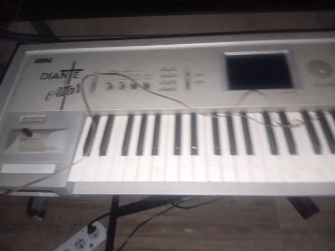 Teclado korg triton classic 