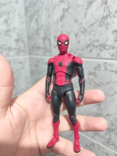 Mafex Spider Man Far From Home ORIGINAL