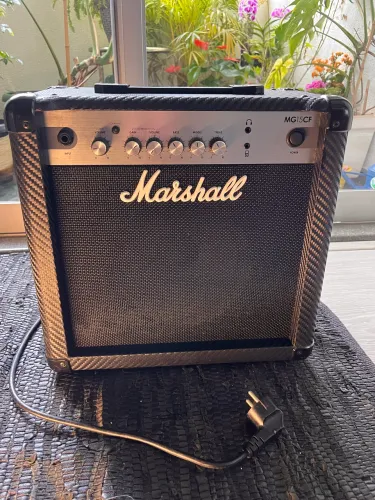 Amplificador Cubo Marshall MG15CF para guitarra- Ótimo Estado