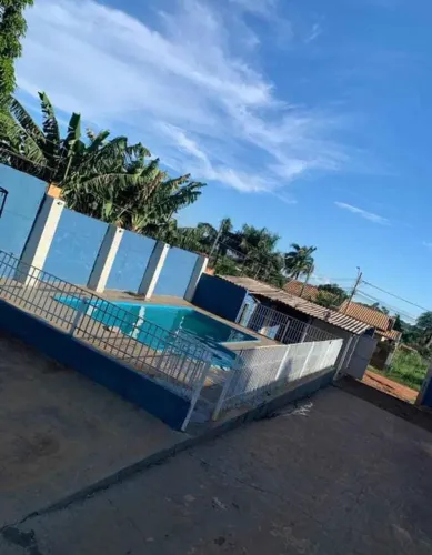 Alugo espaço com piscina