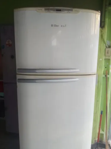 Geladeira Electrolux Duas Portas Frost Free 390 Litros 220V