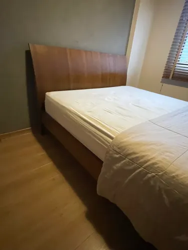 Cama Queen Size TOKSTOK em ótimo estado!