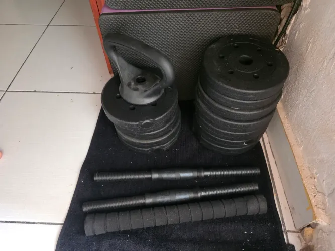 Vendo kit com barra e pesos