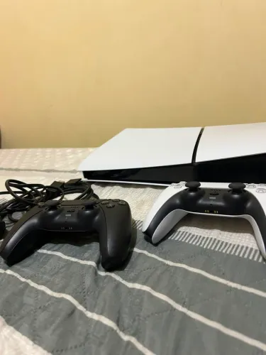 PS5 Digital - Excelente estado + Controle + 2 jogos | POUQUÍSSIMO USADO