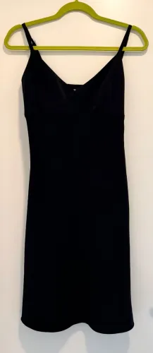 Vestido de alças evasê Gregory cor preta