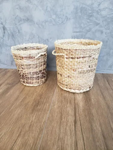 Cestos decorativos em fibra natural