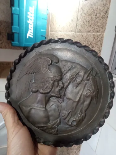 Placa decorativa de bronze 
