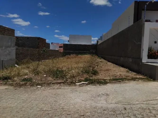 Terreno a venda no Bairro da UPA e Monteiro