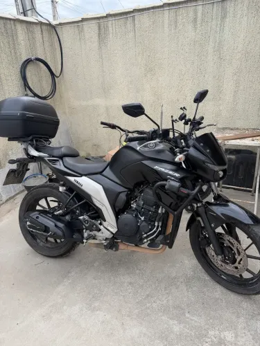 FZ25 2023 moto excelente!