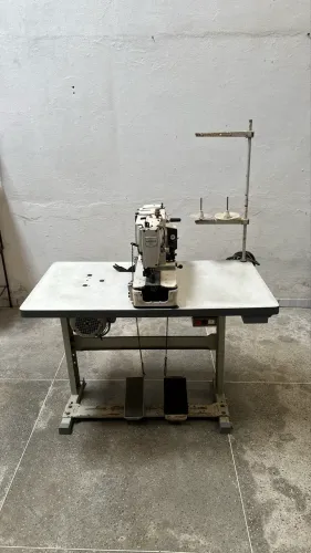 Máquina de costura caseadeira (juki) 