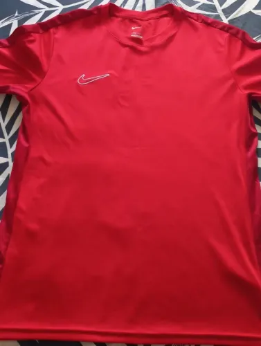 Camiseta Nike Dri-FIT Academy 23 Masculina - Vermelho