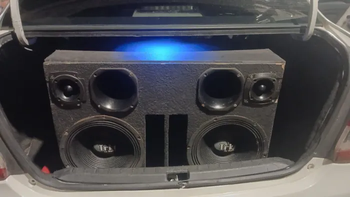 Vendo som automotivo