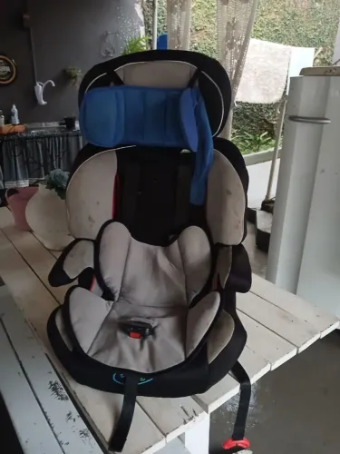 Vendo cadeira infantil para banco traseiro 