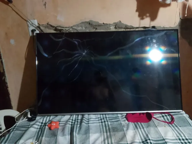 Tv Samsung 48 polegadas para reparo ou retirada de peças (tela quebrada).