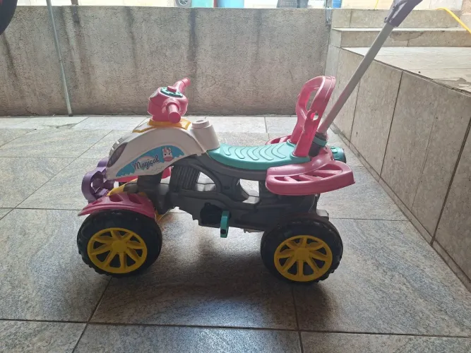 Carrinho de passeio infantil ( Quadriciclo)