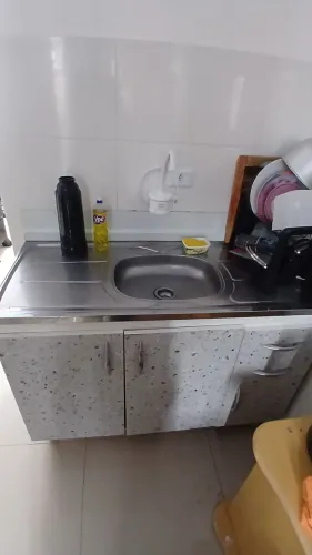 Vendo Pia com armário 