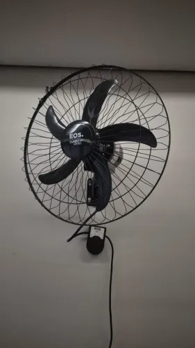Ventilador de Parede EOS Turbo Vento com 5 Pás Preto EVP60 Bivolt
