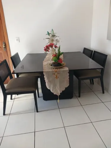 Belíssima mesa Tok e Stok e quadro cadeiras da Líder maravilhosas