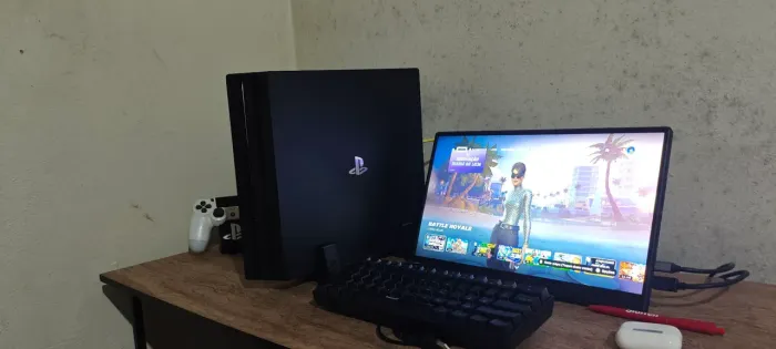 Ps4 pro 1tb completo (2 manetes + jogos)