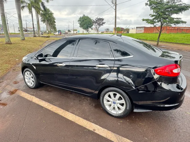 Ford Fiesta Sedan SE 1.6 16V Flex 4P 2012