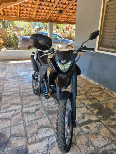 ? Yamaha XTZ 250 Lander 2020 - muito bem cuidada!