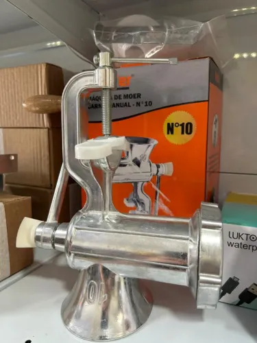 Moedor de Carne de Alumínio com Acessórios número 10