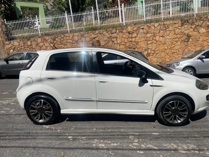 Fiat Punto Sporting 1.8 Flex 8v/16v 5P 2014