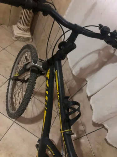 Bicicleta Aro 26" Caloi Andes Freio V-Brake 21 Marchas