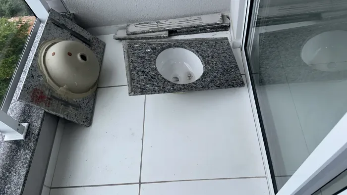 Pedra com cuba para banheiro