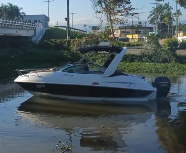 Lancha Focker 215 Black Edition 2018 Cabinada Cota Náutica Motor 150HP