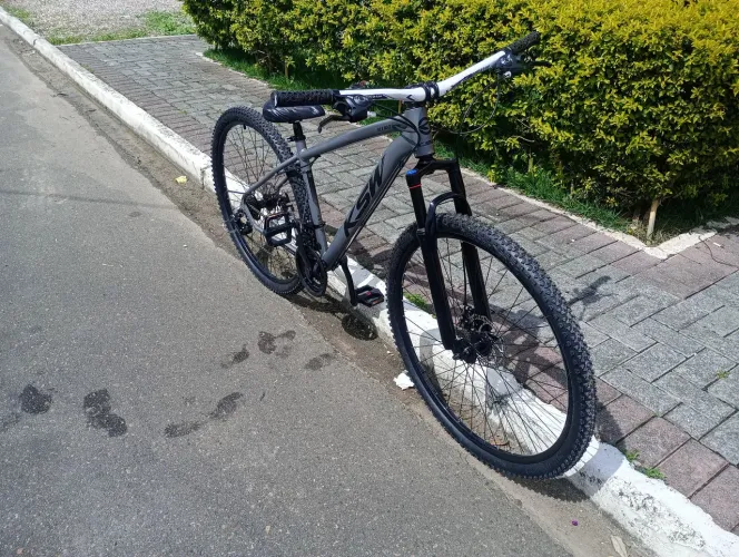 Bicicleta aro 29 quadro 17 freio a disco nova com nota fiscal