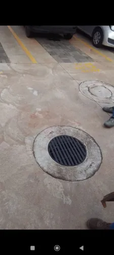 Grelha em ferro chato maciço.