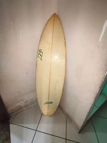 prancha de surf,6 pés,28 litros (marca naturais de uso)