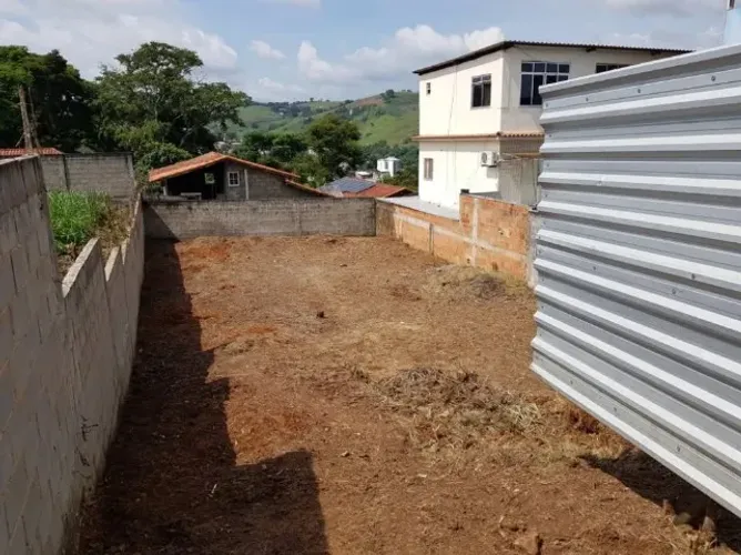 Cordeiro RJ - Terreno com 366m2 amplo a venda no Bairro Senna Campos - Centro da cidade.